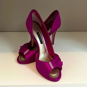 Caparros size 8 magenta silk dress shoes